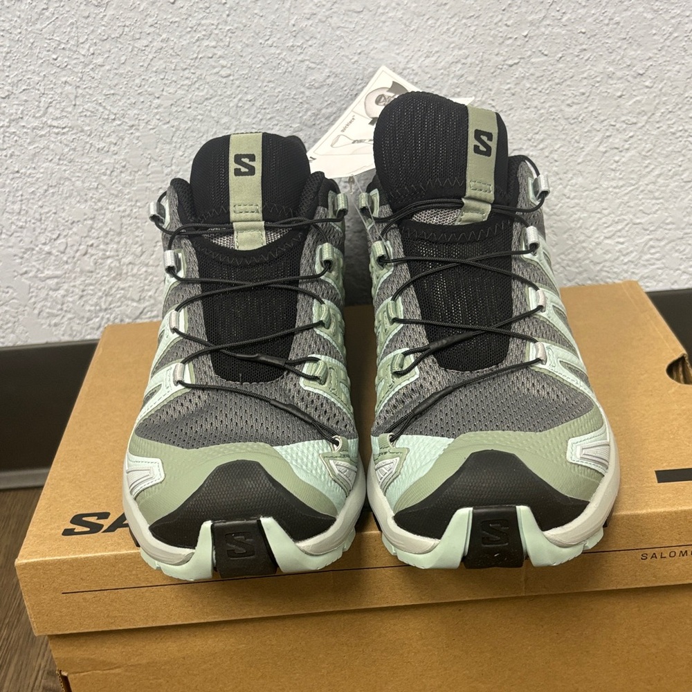 NWOT/ No Box Salomon Women's Light Green & Gray Trail Running Shoes - Picture 5 of 9